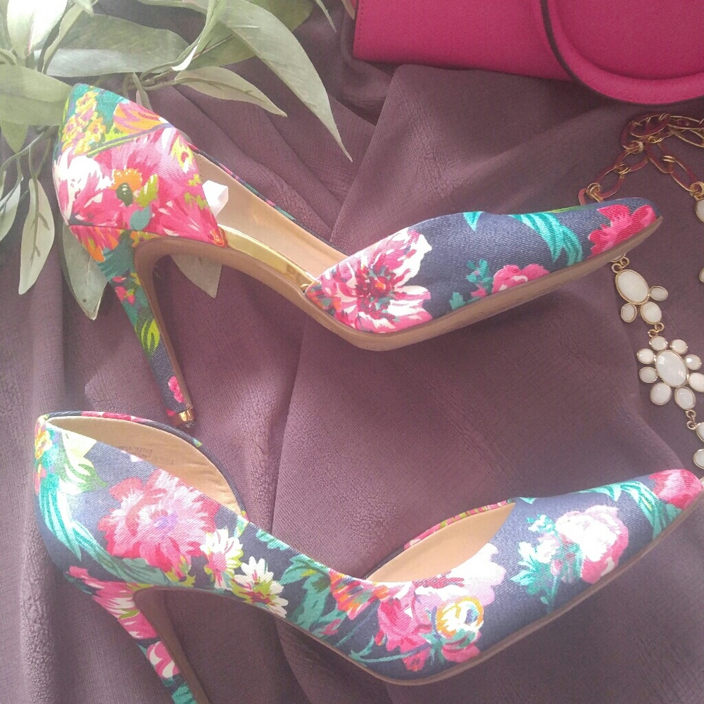 MERONA DENIM FLORAL PUMPS
